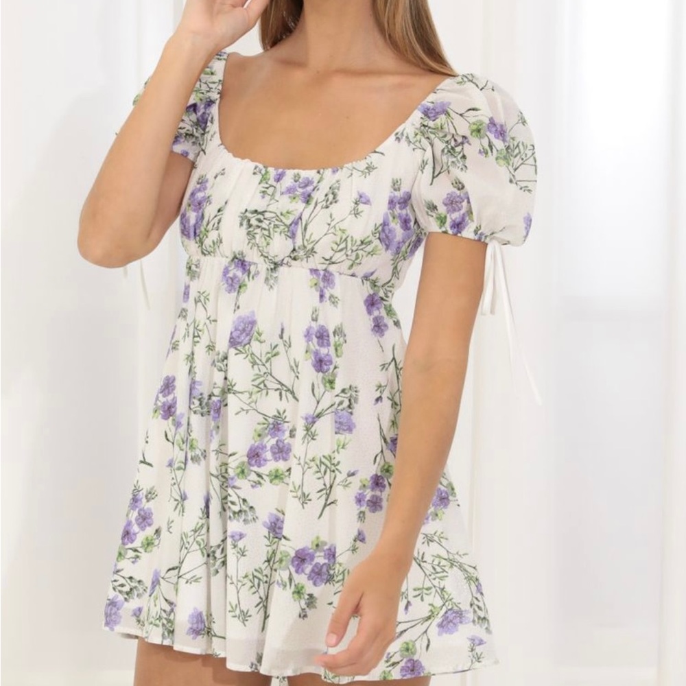 Lucy in the Sky - Leilani Printed Chiffon Baby Doll Dress in White/Purple (S)